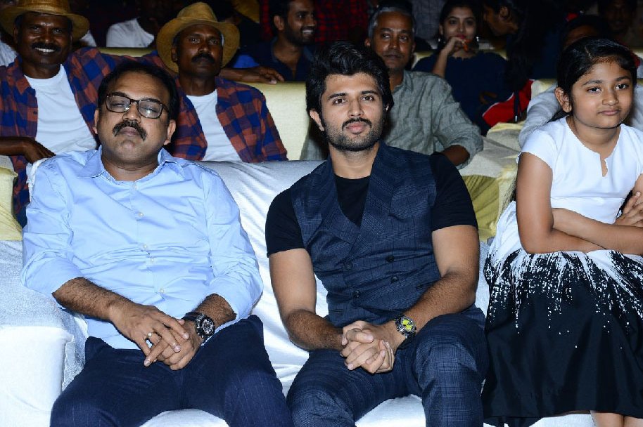 Maharshi-Movie-Pre-Release-Event